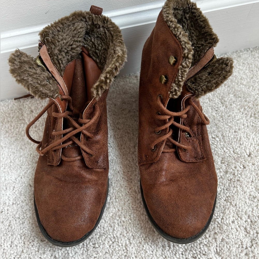 Brown Fur-Lined Lace-Up Boots